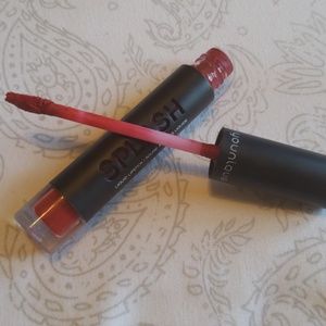Sizzling splash liquid lipstick